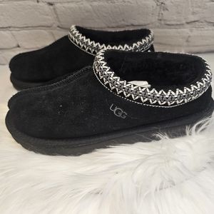UGG Tasman Slippers Black Size 6 Women LIKE NEW